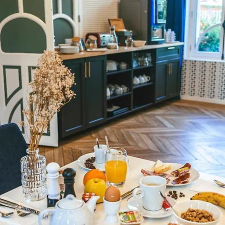 Mayrena Restaurant מלון